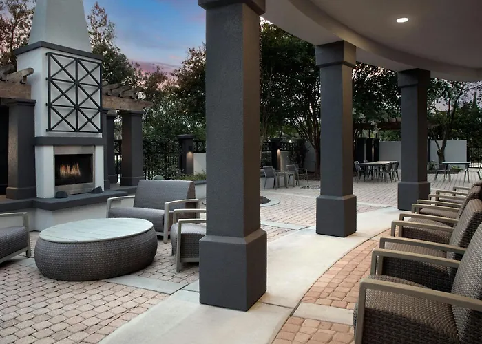 Courtyard By Marriott Downtown Pensacola