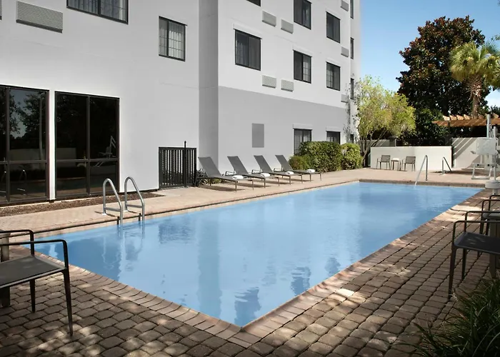 Courtyard By Marriott Downtown Pensacola
