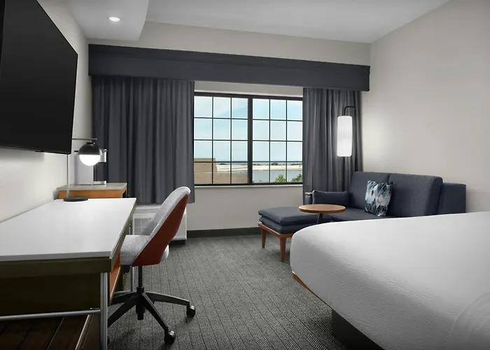 Courtyard By Marriott Downtown Hotel