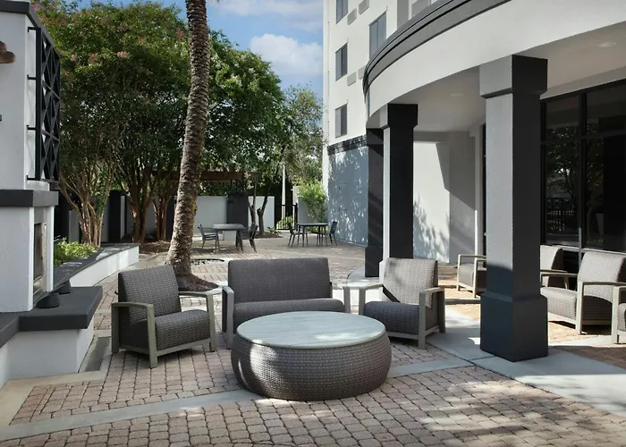 Courtyard By Marriott Downtown