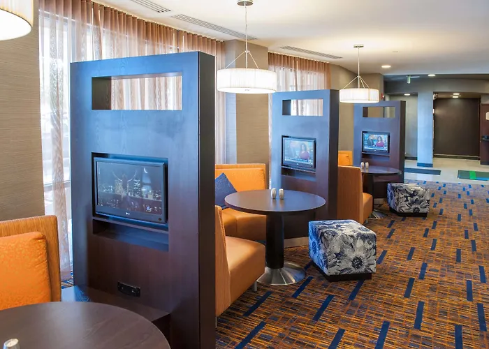 Courtyard By Marriott Downtown Hotel Pensacola