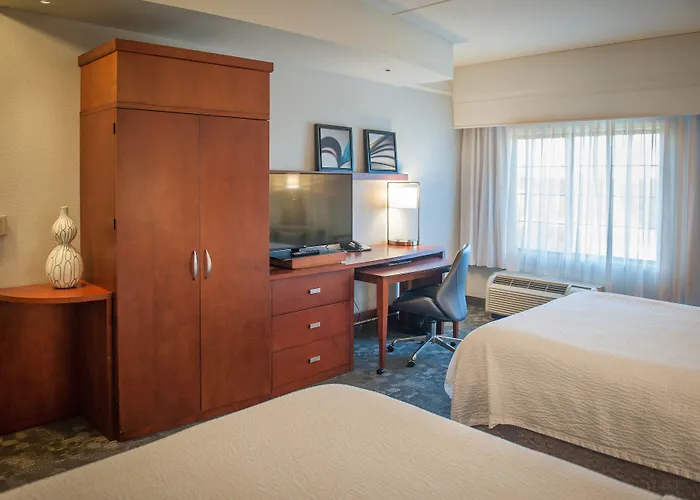 Courtyard By Marriott Downtown