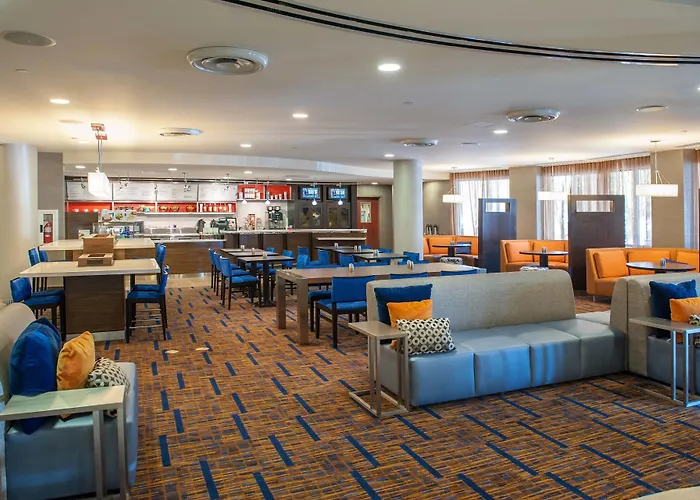 Courtyard By Marriott Downtown Hotel