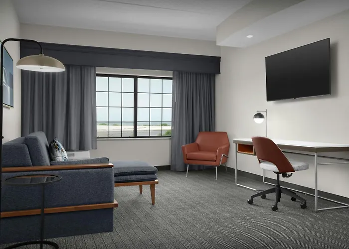 Courtyard By Marriott Downtown Hotel
