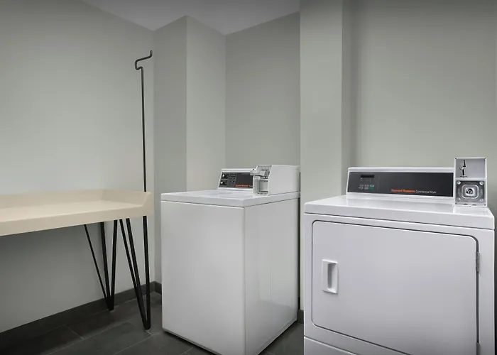 Courtyard By Marriott Downtown 3*