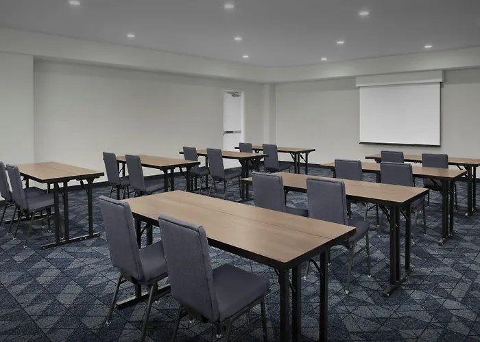 Courtyard By Marriott Downtown Hotel Pensacola